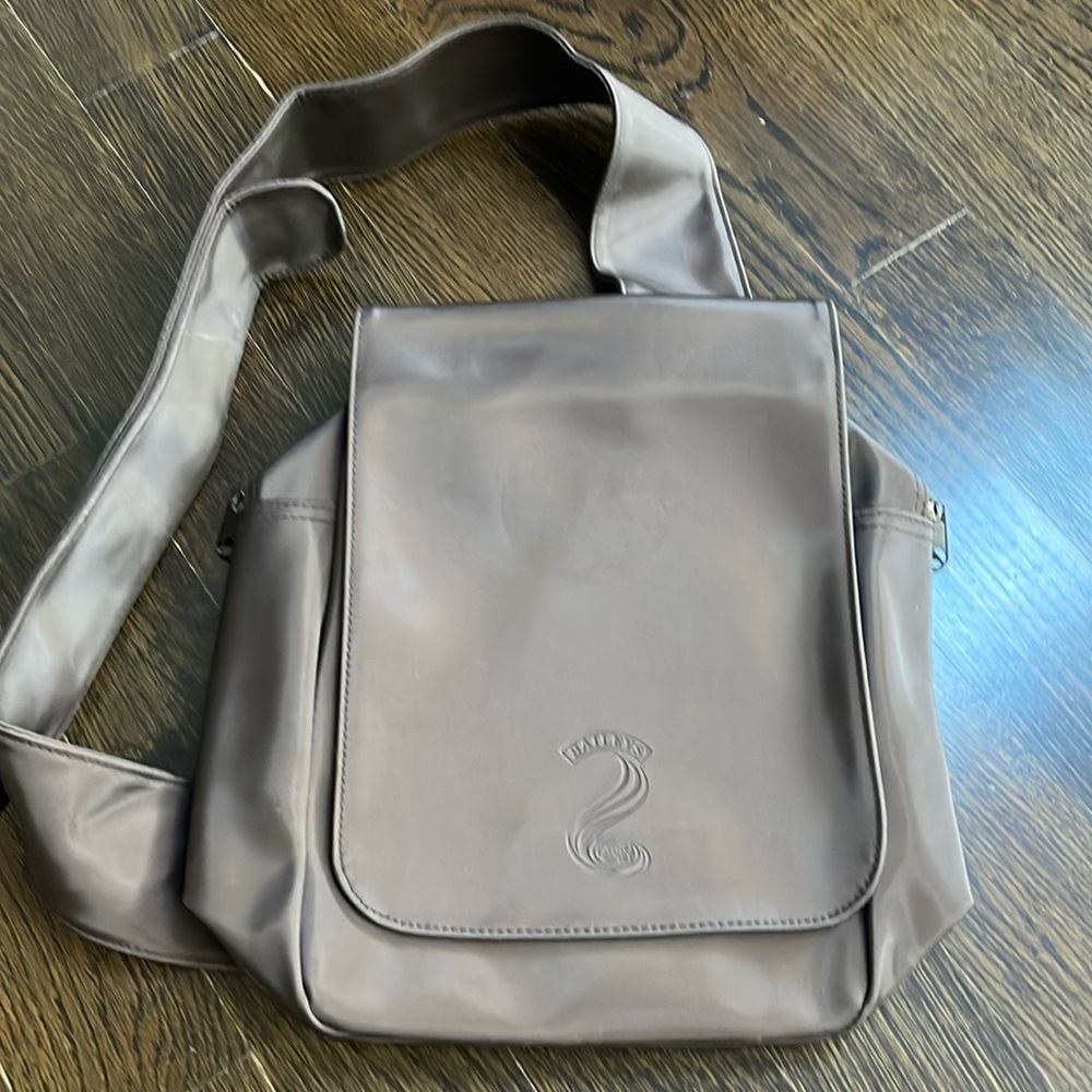 BAILEYS cross body tote. Vintage but like new. Zippered top- great little bag